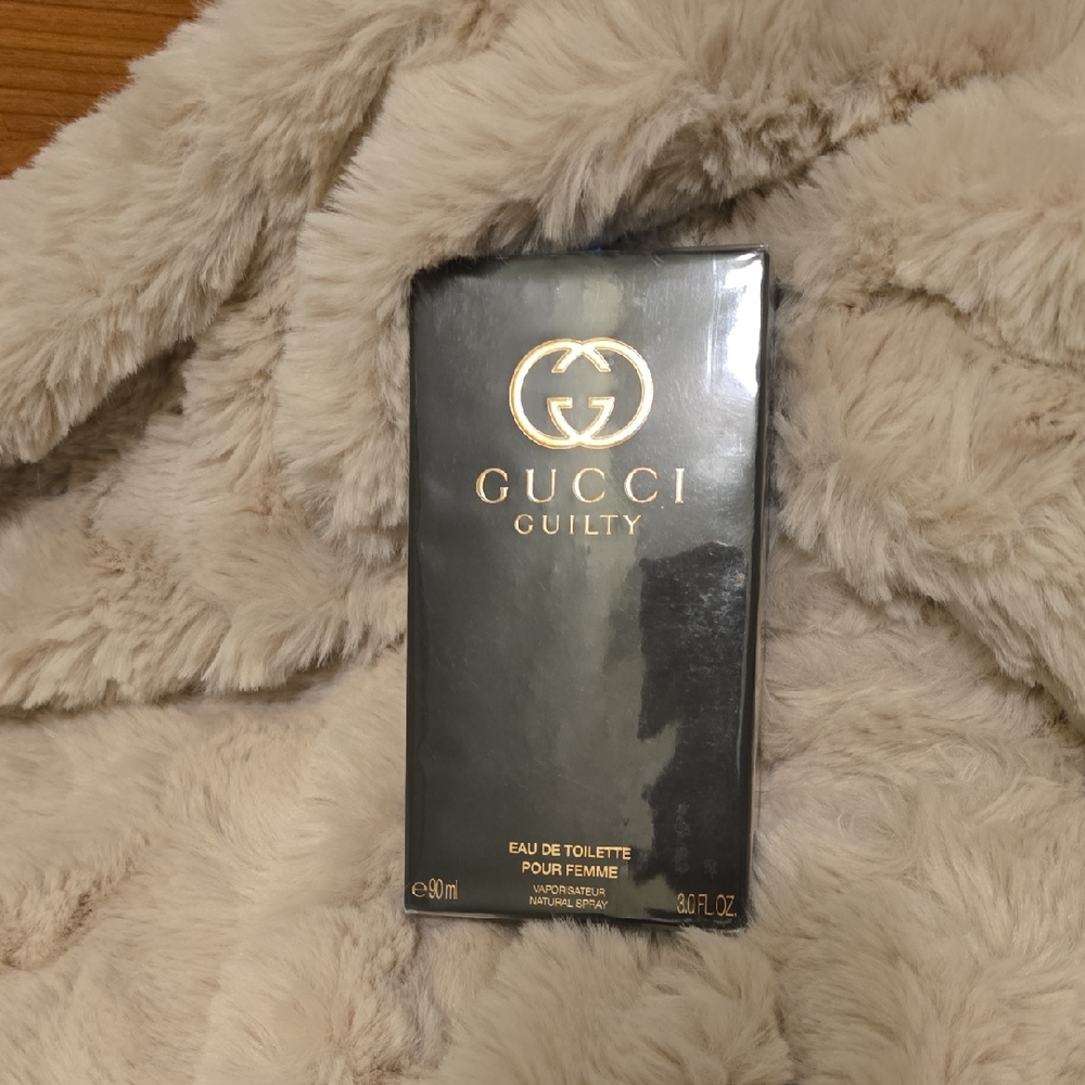 Gucci Guilty Eau de Toilette in Black and Gold